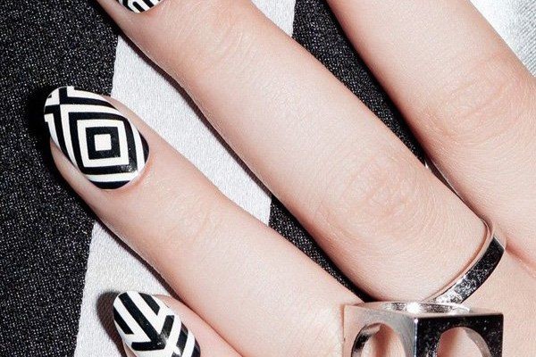 21 Elegant Black And White Diy Nail Art